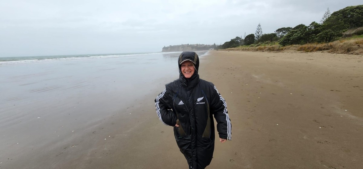 Naomi Cowan beach walk v2